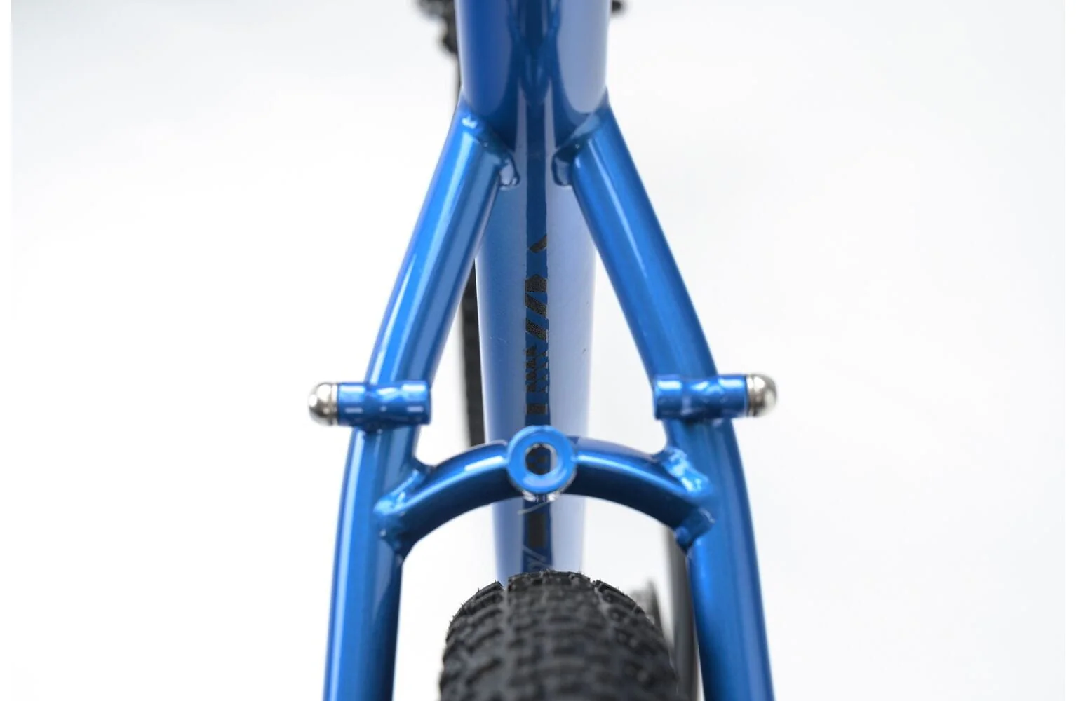 2025 Genesis Croix De Fer 20 Flat Bar Gravel Bike - Image 11