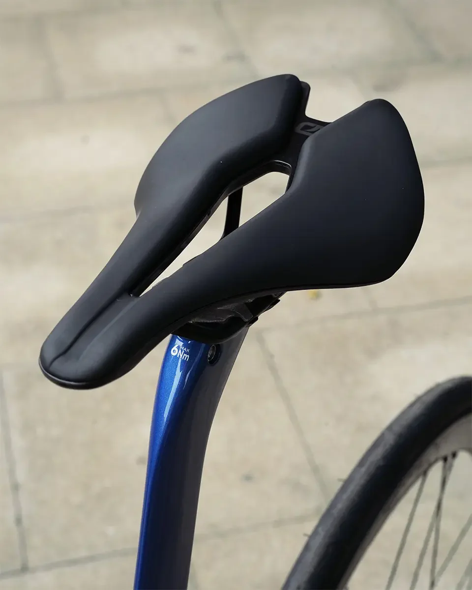 Dogma F Disc Ult 12 Di2 Campagnolo Shamal Road Bike - Image 4